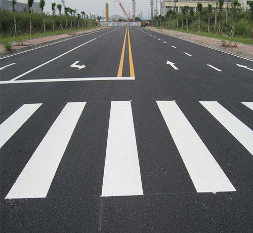 武汉道路划线区分白线和黄线区别